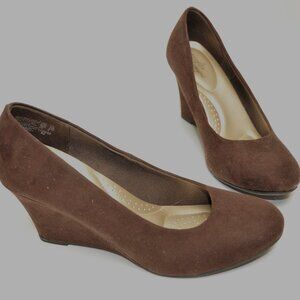 Dexflex Comfort Women's Wedge Heel Slip-On Shoes size 7 .5 Dark Chocolate